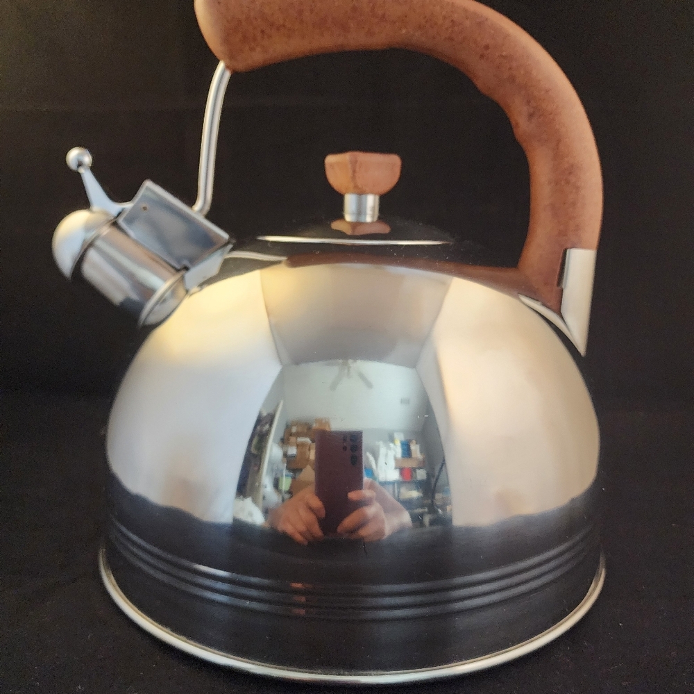 La Sera Fine Cookware Teapot Kettle 9.5 Cups